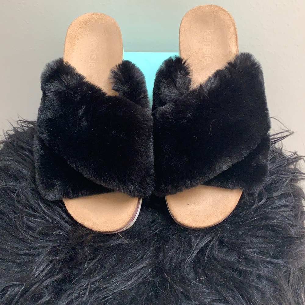 Kenzie fuzzy slipper size 8